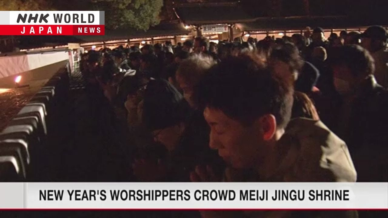 New Year’s Day Crowds Gather at Tokyo’s Meiji Jingu Shrine for Traditional Worship